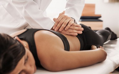 Desmitificando el crujido de huesos: verdad, mitos y la quiropráctica